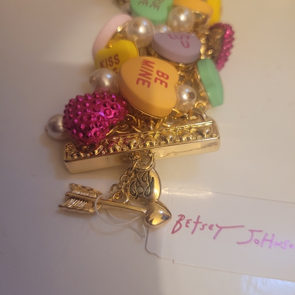 BETSEY JOHNSON Sweetheart candy hearts Valentines toggle bracelet NWT pearls - Picture 10 of 12